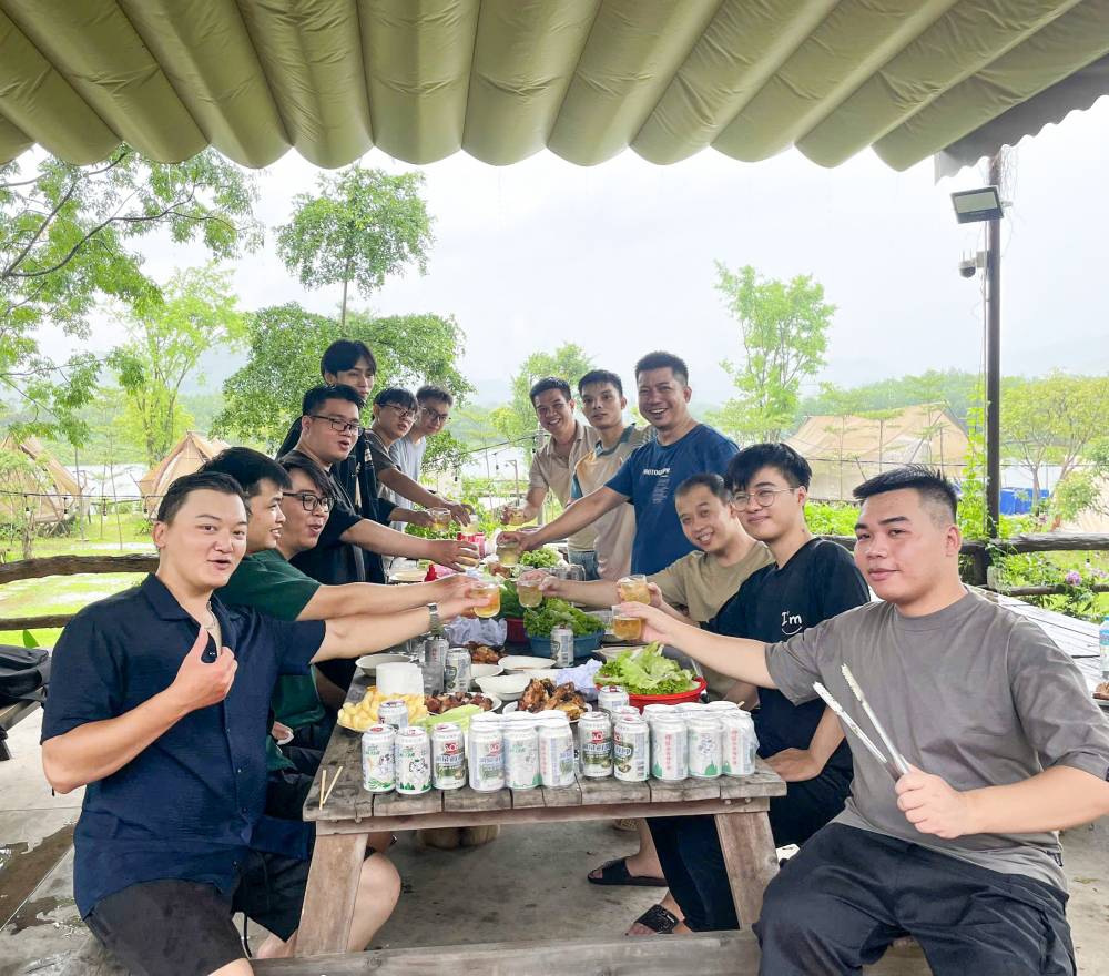 Trải nghiệm khó quên tại buổi dã ngoại tháng 8 của IAST tại Trốn Glamping